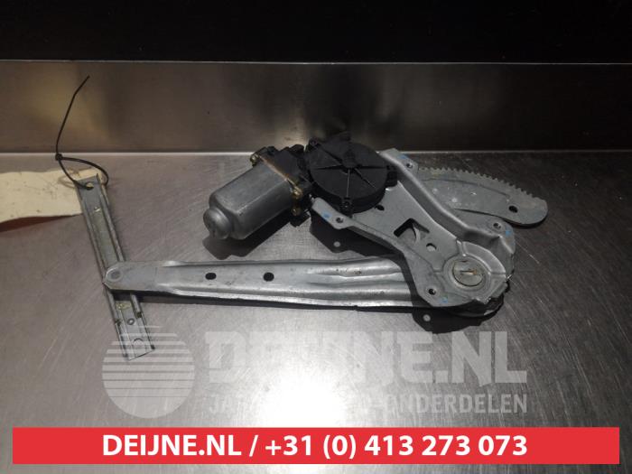 Nissan Almera Ruitmechaniek 4Deurs rechts-achter O291189