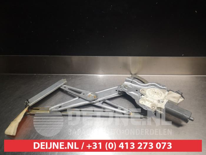 Toyota Avensis Ruitmechaniek 4Deurs rechts-voor O277095
