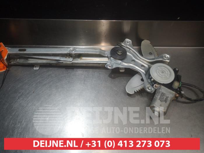 Toyota Picnic Rear door window mechanism 4-door, right O291783