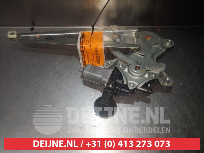 Toyota Rav-4 Rear door window mechanism 4-door, right O291762
