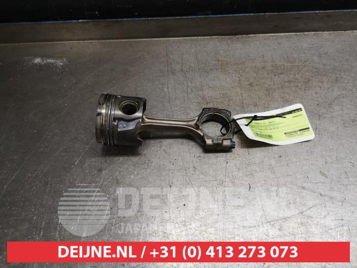 Gebruikte Zuiger Toyota Verso S 1.4 D-4D Prijs € 50,00 Margeregeling aangeboden door V.Deijne Jap.Auto-onderdelen BV