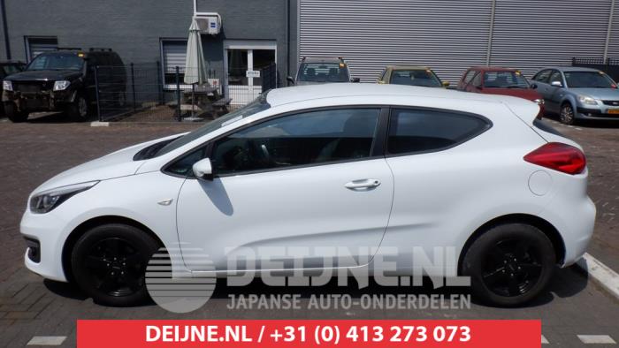 Kia Pro Ceed Driehoeks Ruit links-voor O436597
