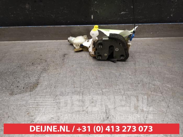 Subaru Impreza Deurslot Mechaniek 4Deurs links-voor O436921
