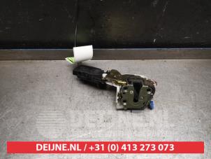 Subaru Impreza Front door lock mechanism 4-door, right O436923 photo 2