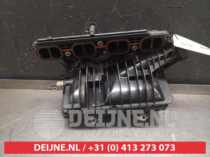 Gebruikte Inlaatspruitstuk Toyota Avensis Wagon (T25/B1E) 2.0 16V VVT-i D4 Prijs € 25,00 Margeregeling aangeboden door V.Deijne Jap.Auto-onderdelen BV