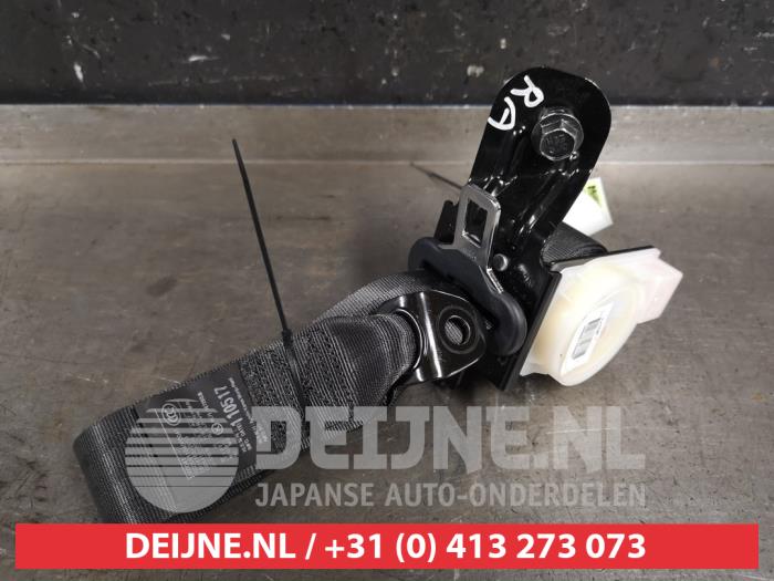 Hyundai Veloster Rear seatbelt, right O437141