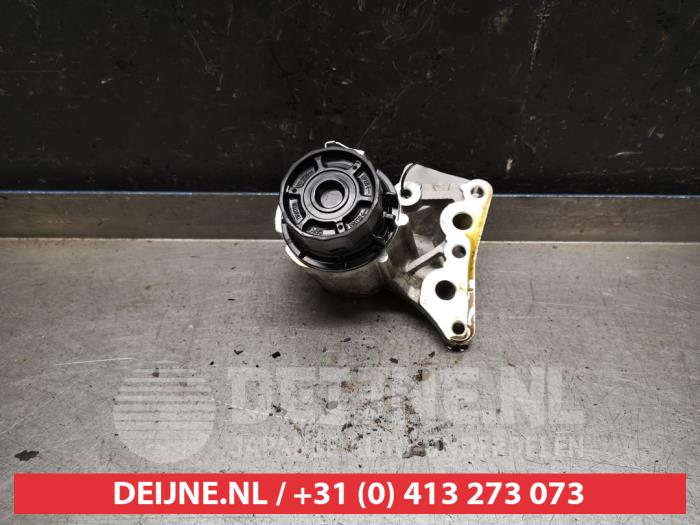 Gebruikte Oliefilterhuis Toyota RAV4 (A3) 2.0 16V Valvematic 4x2 Prijs € 75,00 Margeregeling aangeboden door V.Deijne Jap.Auto-onderdelen BV