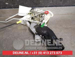 Toyota Aygo Deurslot Mechaniek 4Deurs links-voor O437166 foto 2