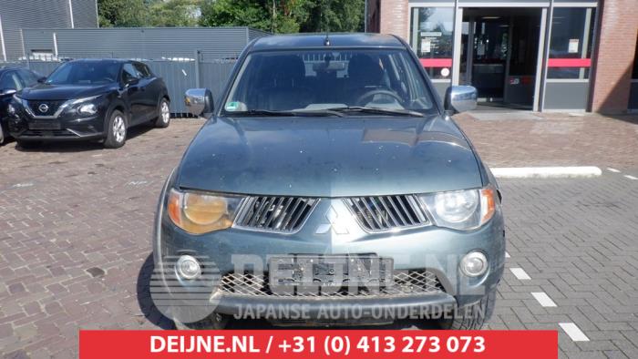 Mitsubishi L200 Windschutzscheibe O438210
