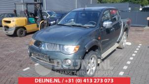 Mitsubishi L200 Windschutzscheibe O438210 foto 2