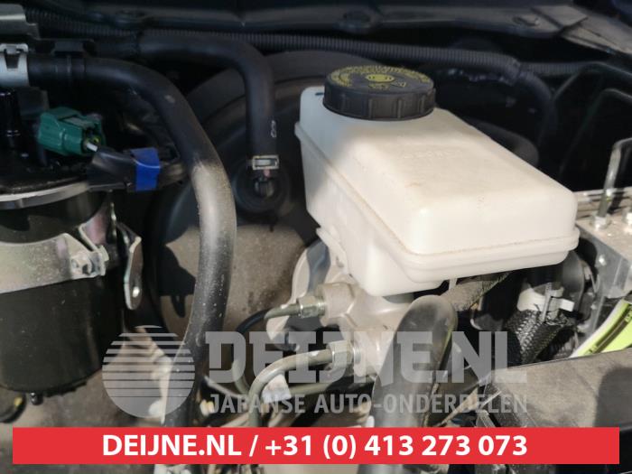 Gebruikte Hoofdremcilinder Nissan NP 300 Navara (D23) 2.3 dCi twinturbo 16V 4x4 Prijs op aanvraag aangeboden door V.Deijne Jap.Auto-onderdelen BV
