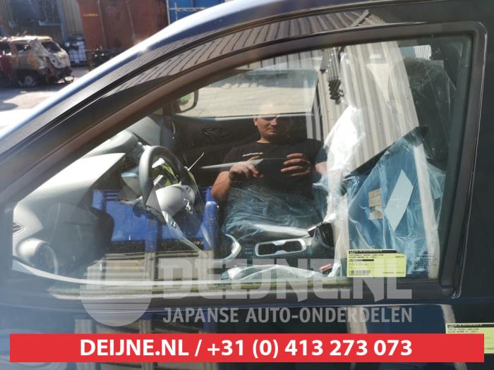 Nissan Navara Türscheibe 4-türig links vorne O439129