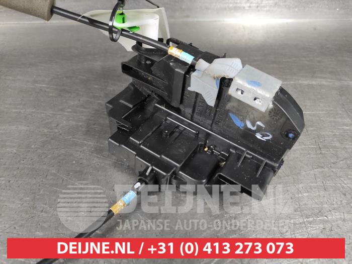 Nissan Navara Deurslot Mechaniek 4Deurs links-voor O439134