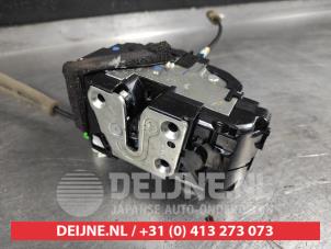 Nissan Navara Door lock mechanism 4-door, front left O439134 photo 2