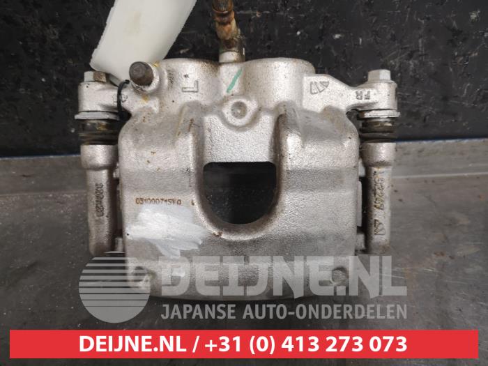 Nissan Navara Remklauw (Tang) links-voor O439146