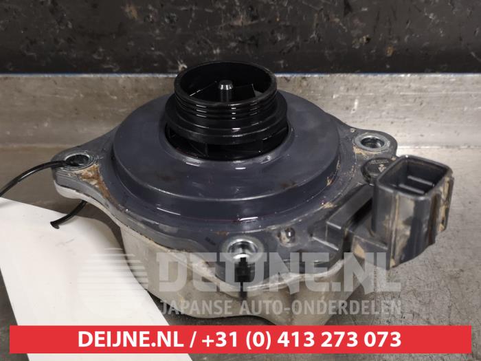 Gebruikte Waterpomp Toyota C-HR (X1,X5) 2.0 16V Hybrid Prijs € 50,00 Margeregeling aangeboden door V.Deijne Jap.Auto-onderdelen BV