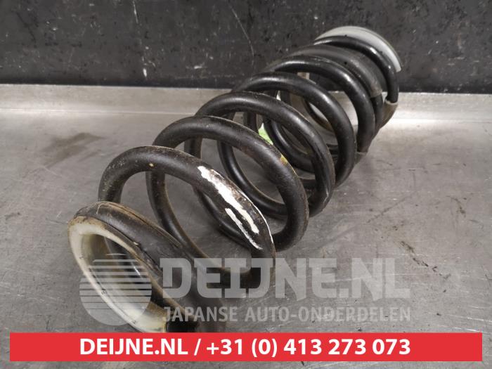 Nissan Navara Schraubenfeder hinten O439554