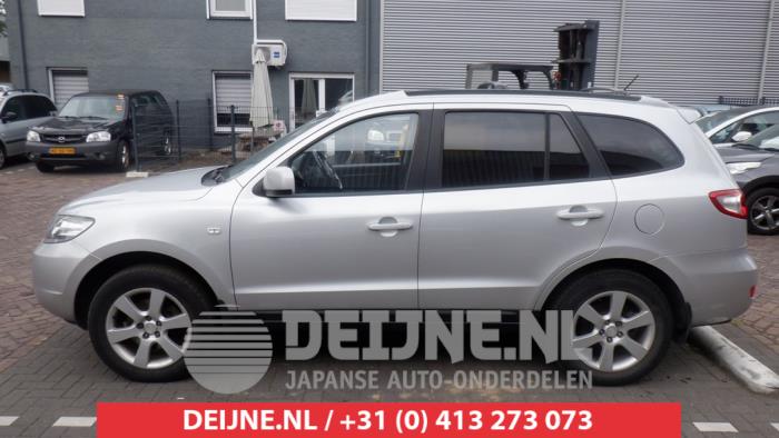 Hyundai Santafe Rear door window 4-door, left O439832
