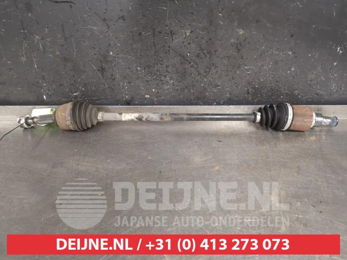 Gebruikte Steekas rechts-voor Nissan Micra (K13) 1.2 12V Prijs € 75,00 Margeregeling aangeboden door V.Deijne Jap.Auto-onderdelen BV
