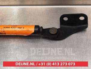 Suzuki Swift Gasdemper rechts-achter O295378 foto 3