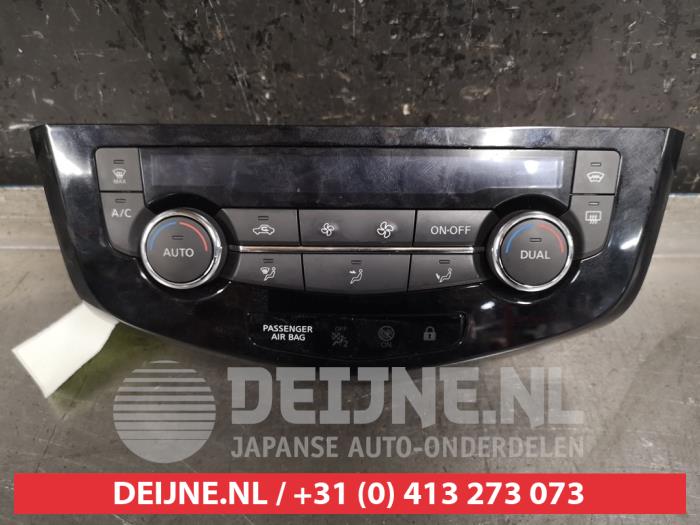 Nissan Qashqai Heater control panel O440810