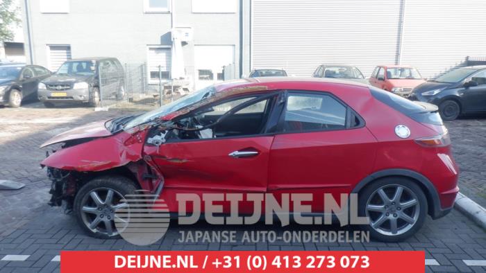 Honda Civic Rear door window 4-door, left O440937