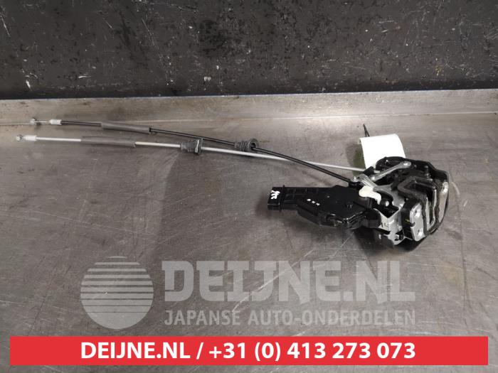 Kia Carens Deurslot Mechaniek 4Deurs rechts-achter O441260