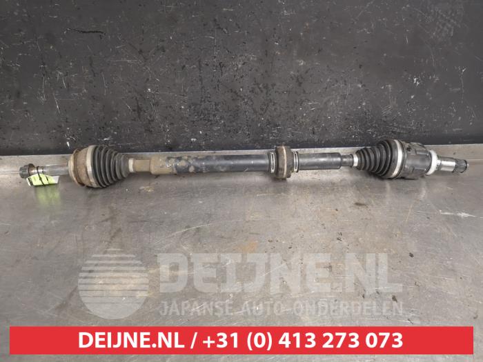 Toyota Prius Plus Aandrijfas rechts-voor O441464