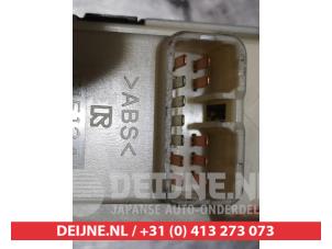 Daihatsu Materia Multi-functional window switch O312236 photo 2