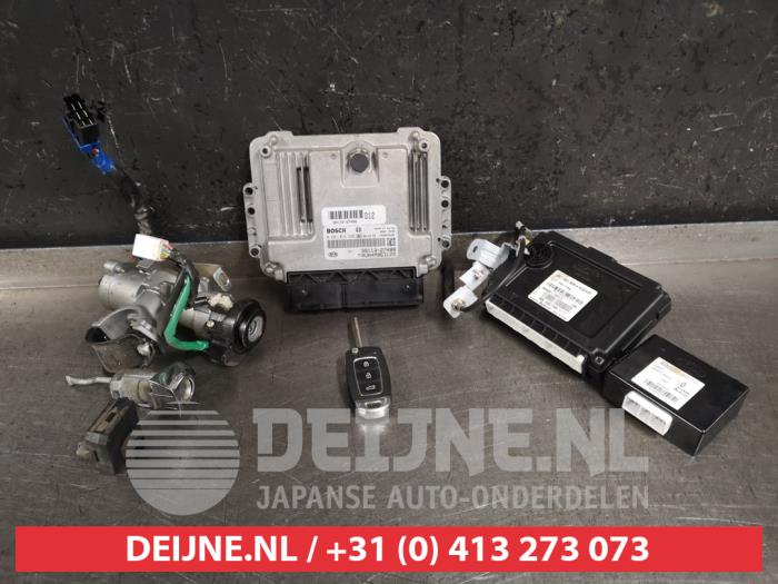 Kia Carens Kontaktslot+Sleutel O441556