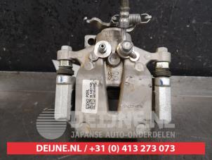 Gebruikte Remklauw (Tang) links-achter Kia Ceed (CDB5/CDBB) 1.6 CRDi 16V 136 Eco-Dynamics+ Prijs € 75,00 Margeregeling aangeboden door V.Deijne Jap.Auto-onderdelen BV