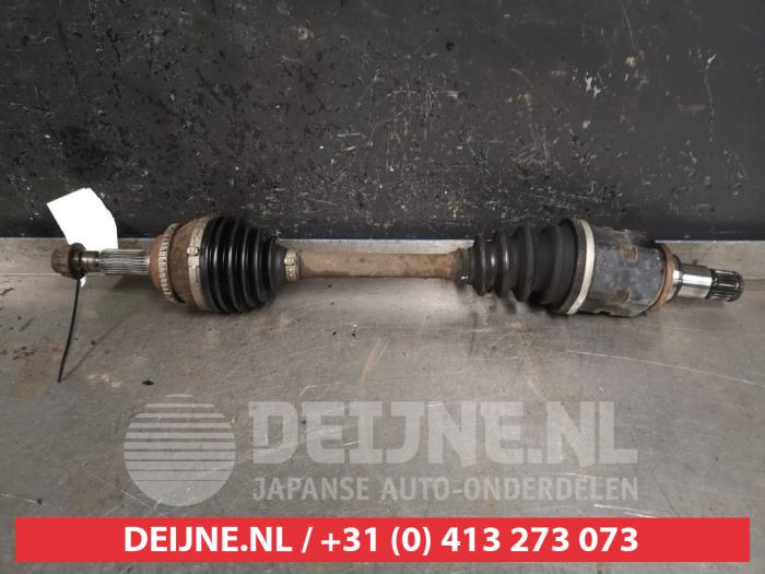 Toyota Avensis Aandrijfas links-voor O442851