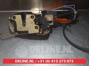 Toyota Picnic Door lock mechanism 4-door, front left O279904 photo 3