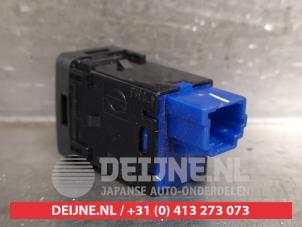 Nissan Pulsar Start/Stop schakelaar O443974 foto 2