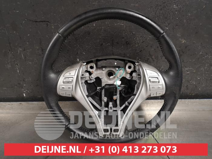 Nissan Pulsar Lenkrad O443979