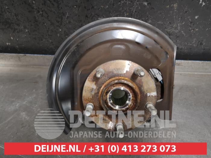 Nissan Pulsar Achsschenkel links vorne O444050