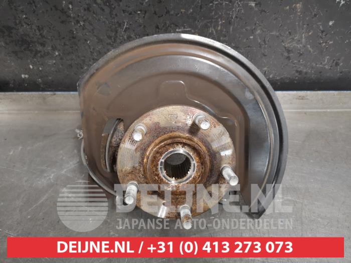 Nissan Pulsar Achsschenkel rechts vorne O444051