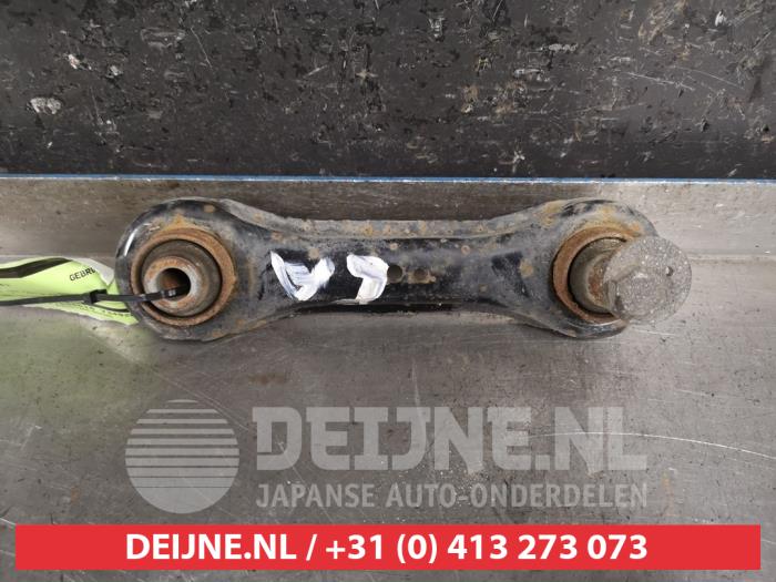 Mitsubishi Lancer Draagarm links-achter O444093