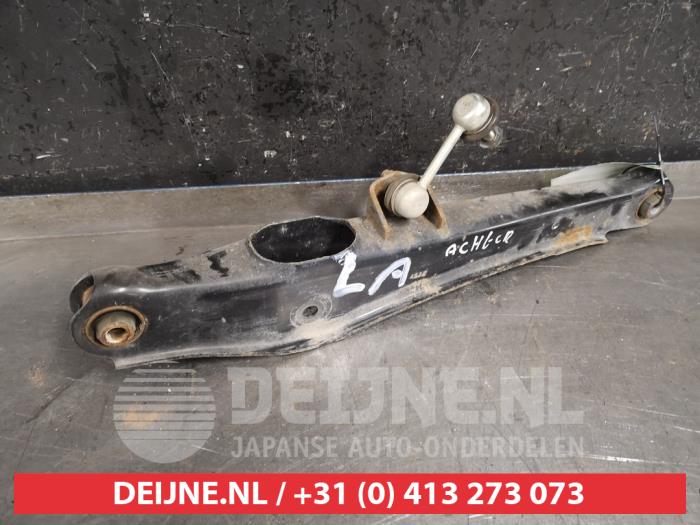 Mitsubishi Lancer Draagarm links-achter O444095