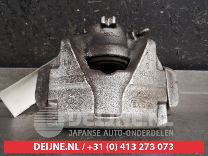 Nissan Juke Remklauw (Tang) links-voor O444936