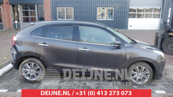 Suzuki Baleno Extra Ruit 4Deurs rechts-achter O444969
