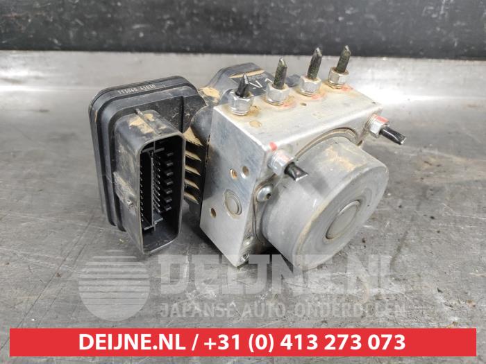 Gebruikte ABS Pomp Toyota C-HR (X1,X5) 1.8 16V Hybrid Prijs € 150,00 Margeregeling aangeboden door V.Deijne Jap.Auto-onderdelen BV