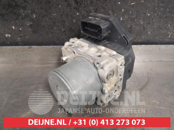 Gebruikte ABS Pomp Toyota RAV4 (A4) 2.0 16V VVT-i 4x4 Prijs € 250,00 Margeregeling aangeboden door V.Deijne Jap.Auto-onderdelen BV