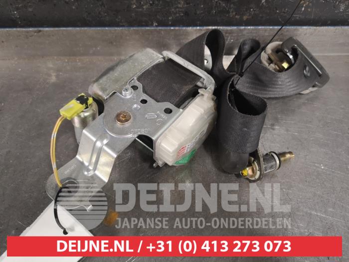 Nissan Pathfinder Front seatbelt, left O445854