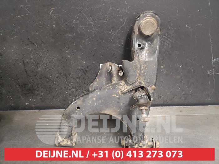 Nissan Pathfinder Draagarm rechts-achter O445908