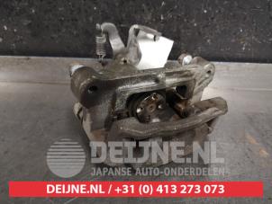 Mitsubishi Eclipse Cross Remklauw (Tang) rechts-achter O446150 foto 2