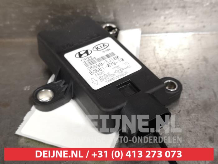 Hyundai Genesis Anti-roll control sensor O446213