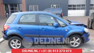 Gebruikte Ruit Extra 4Deurs rechts-achter Suzuki SX4 (EY/GY) 1.6 16V VVT Comfort,Exclusive Autom. Prijs € 35,00 Margeregeling aangeboden door V.Deijne Jap.Auto-onderdelen BV