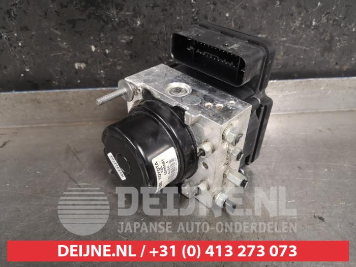 Gebruikte ABS Pomp Toyota Yaris III (P13) 1.0 12V VVT-i Prijs € 60,00 Margeregeling aangeboden door V.Deijne Jap.Auto-onderdelen BV