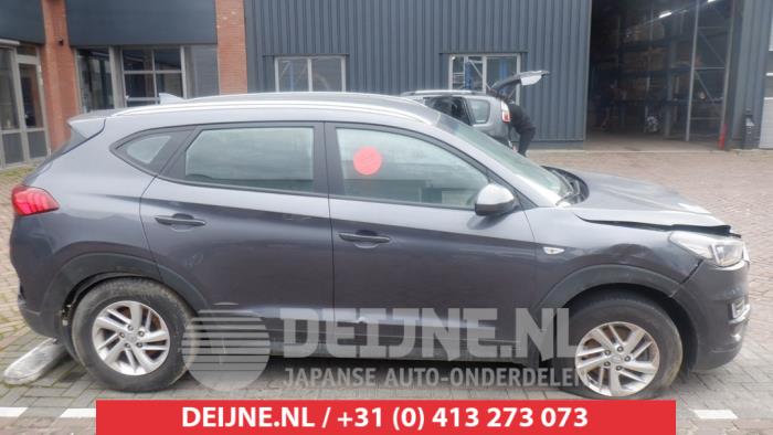 Hyundai Tucson Rear door window 4-door door, rear right O446853
